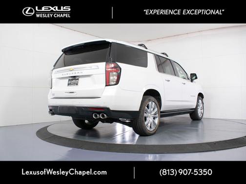 Iridescent Pearl Tricoat 2022 Chevrolet Suburban 4WD High Country