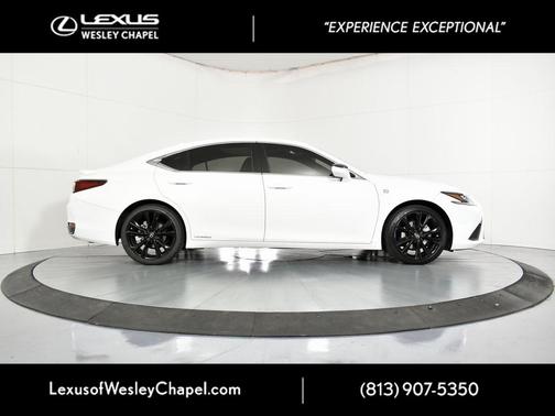 2022 Lexus ES 300h F SPORT