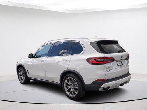 Photo 3 of 31 of 2021 BMW X5 xDrive40i
