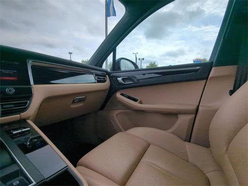 2023 Porsche Macan Base