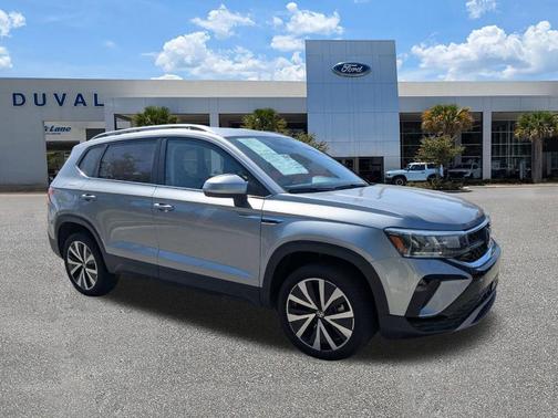 Pyrite Silver Metallic 2024 Volkswagen Taos 1.5T SE