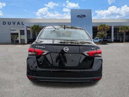 2022 Nissan Versa 1.6 SV
