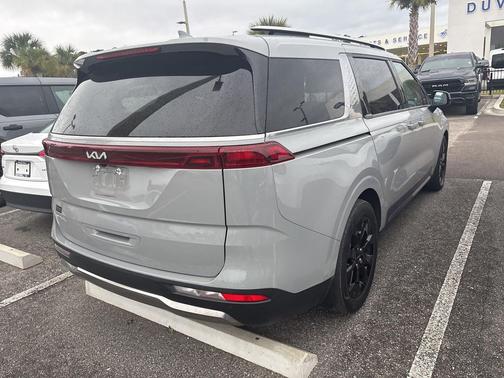 2024 Kia Carnival SX