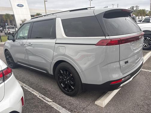 2024 Kia Carnival SX