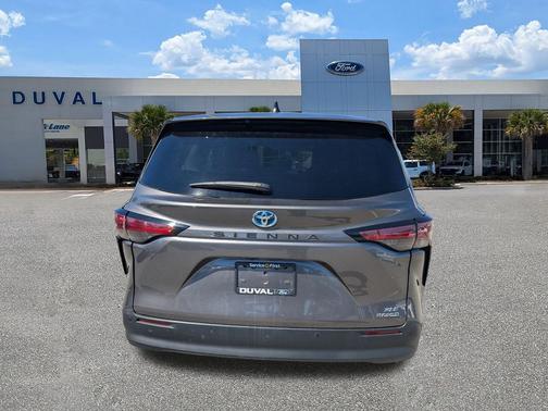 2022 Toyota Sienna XLE