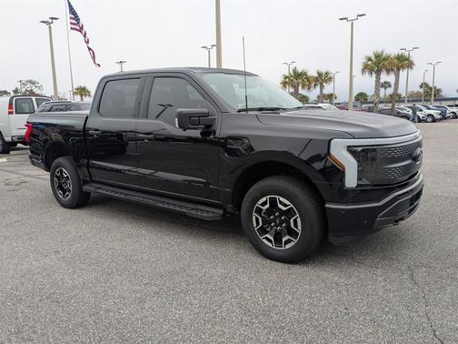 2023 Ford F-150 Lightning XLT