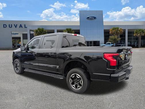 2023 Ford F-150 Lightning XLT