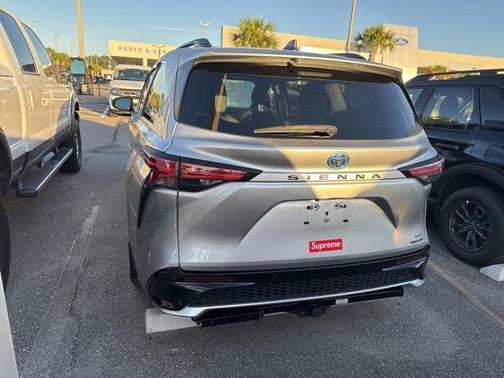 2023 Toyota Sienna XSE 7 Passenger