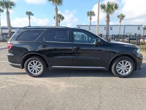 DB Black Crystal Clearcoat 2023 Dodge Durango SXT