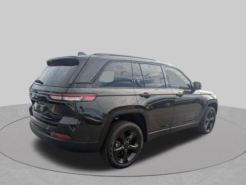 Rocky Mountain Pearlcoat 2024 Jeep Grand Cherokee Limited