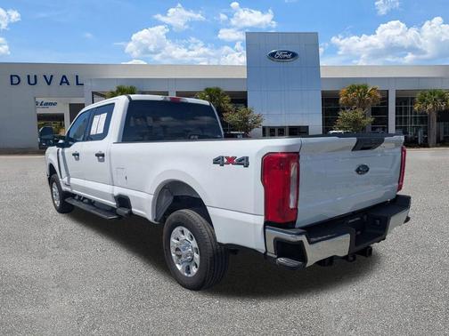 Oxford White 2024 Ford F-350 XLT