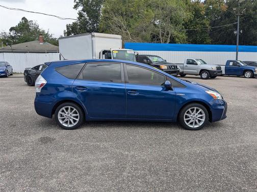 2013 Toyota Prius v Five