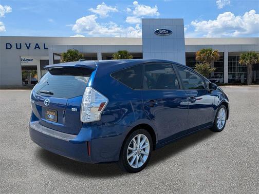 2013 Toyota Prius v Five