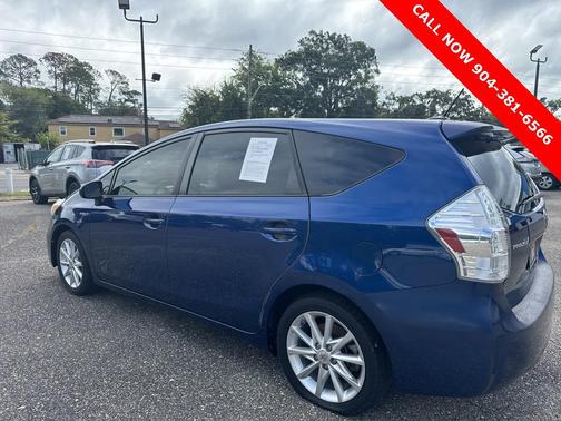 2013 Toyota Prius v Five