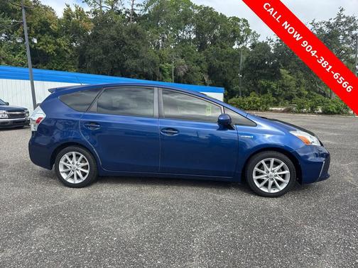 2013 Toyota Prius v Five