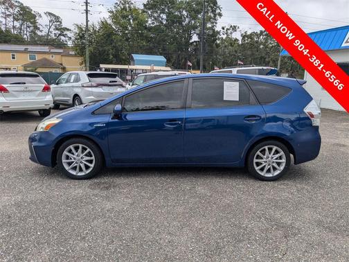 2013 Toyota Prius v Five