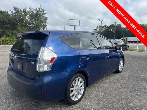 2013 Toyota Prius v Five