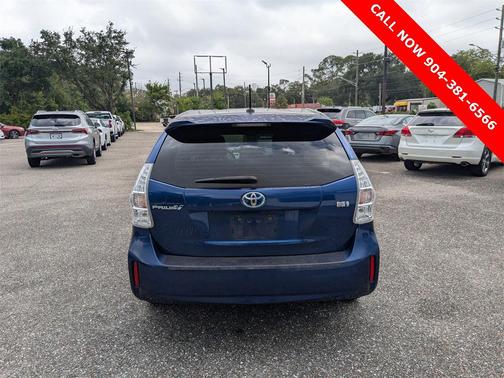2013 Toyota Prius v Five