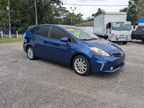 2013 Toyota Prius v Five