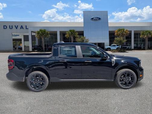 Shadow Black 2025 Ford Maverick Lobo High