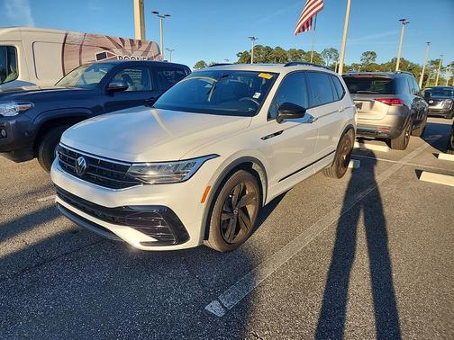 2023 Volkswagen Tiguan 2.0T SE R-Line Black
