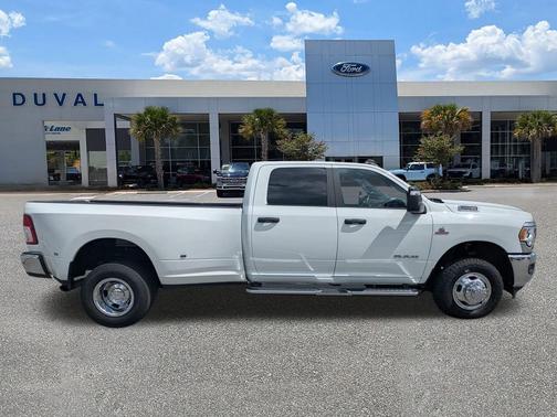 2024 RAM 3500 Big Horn Crew Cab 4x4 8' Box