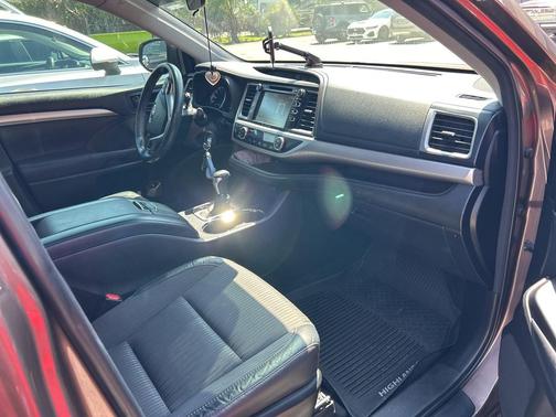 2017 Toyota Highlander LE Plus