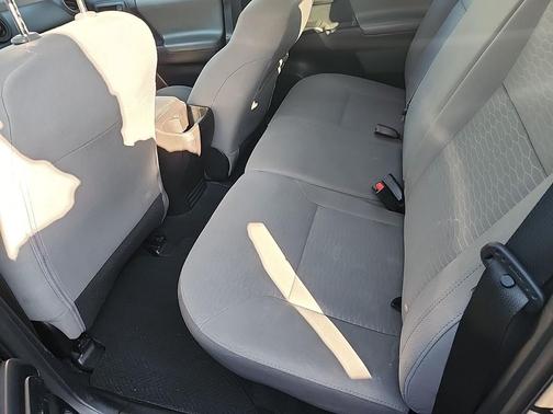 2016 Toyota Tacoma SR