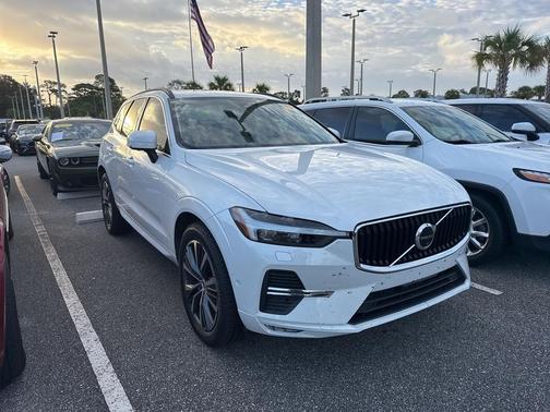 2022 Volvo XC60 B5 Momentum