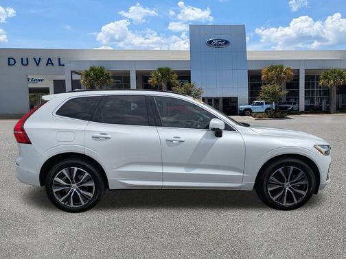2022 Volvo XC60 B5 Momentum