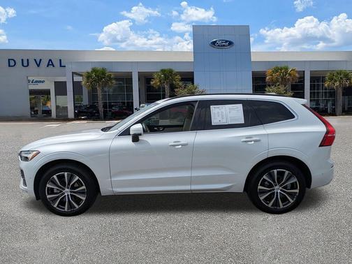 2022 Volvo XC60 B5 Momentum