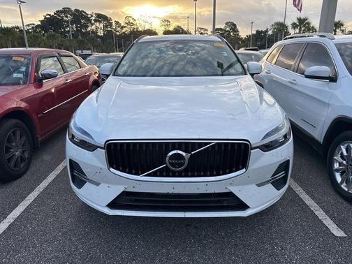 2022 Volvo XC60 B5 Momentum