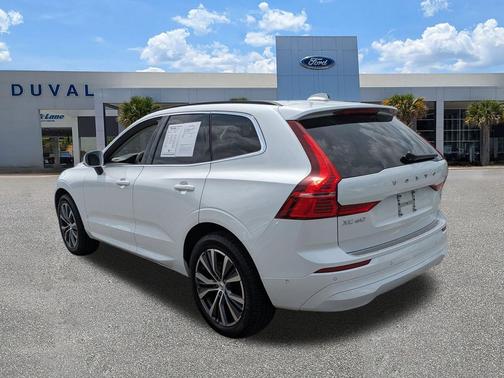 2022 Volvo XC60 B5 Momentum