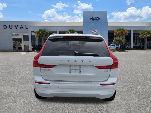 2022 Volvo XC60 B5 Momentum