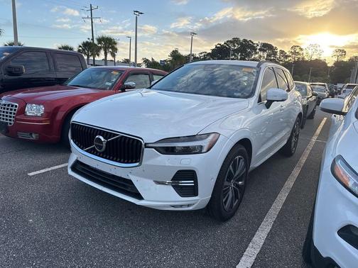 2022 Volvo XC60 B5 Momentum