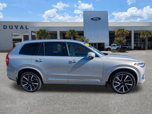 2023 Volvo XC90 B5 Plus