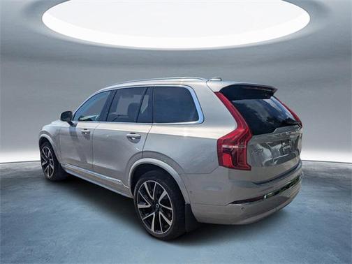 2023 Volvo XC90 B5 Plus