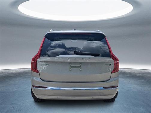2023 Volvo XC90 B5 Plus