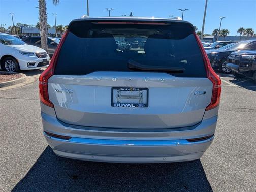 2023 Volvo XC90 B5 Plus