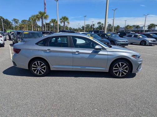 2025 Volkswagen Jetta 1.5T SE
