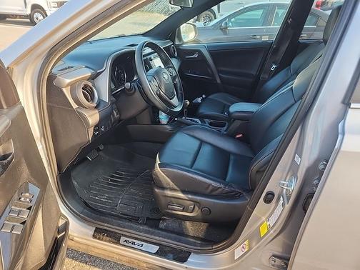 2016 Toyota RAV4 SE