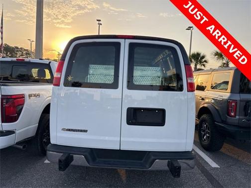 2022 Chevrolet Express 2500 RWD 2500 Regular Wheelbase WT
