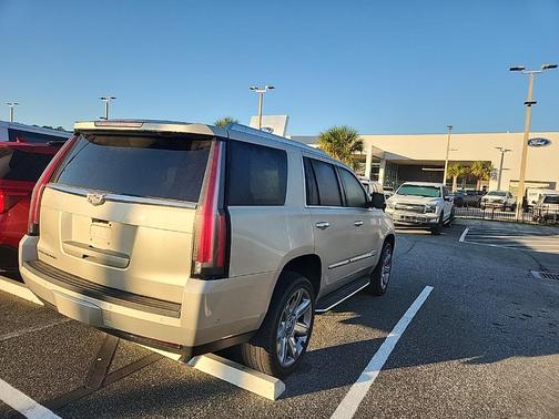 2017 Cadillac Escalade Luxury