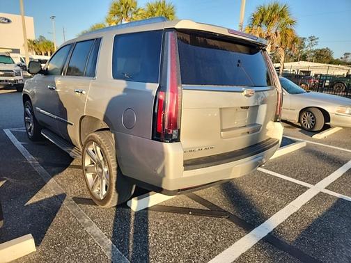 2017 Cadillac Escalade Luxury