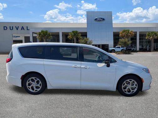 Bright White Clearcoat 2024 Chrysler Pacifica Limited