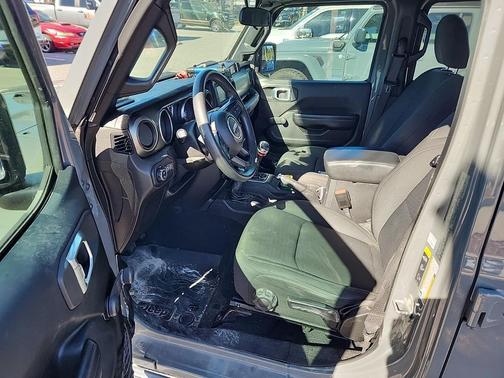 2021 Jeep Gladiator Sport