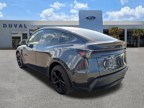 2026 Tesla Model Y Standard Rear-Wheel Drive