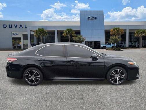 Midnight Black Metallic 2019 Toyota Camry SE