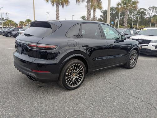 2023 Porsche Cayenne Platinum Edition