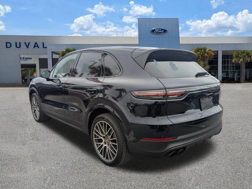 2023 Porsche Cayenne Platinum Edition